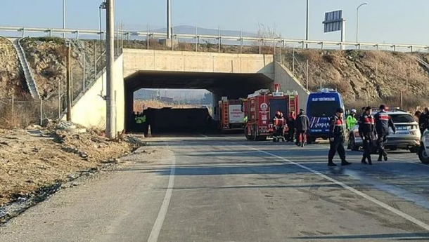 Denizli'de işçileri taşıyan servis devrildi! Ölüler var