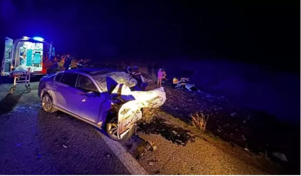 Şanlıurfa'da iki otomobil çarpıştı: 4 ölü